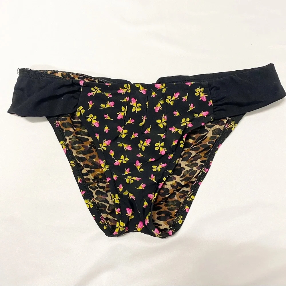 •SOLD• Betsey Johnson Vintage Black, Pink & Leopard Ditsy Floral Print Bikini - Picture 2 of 11